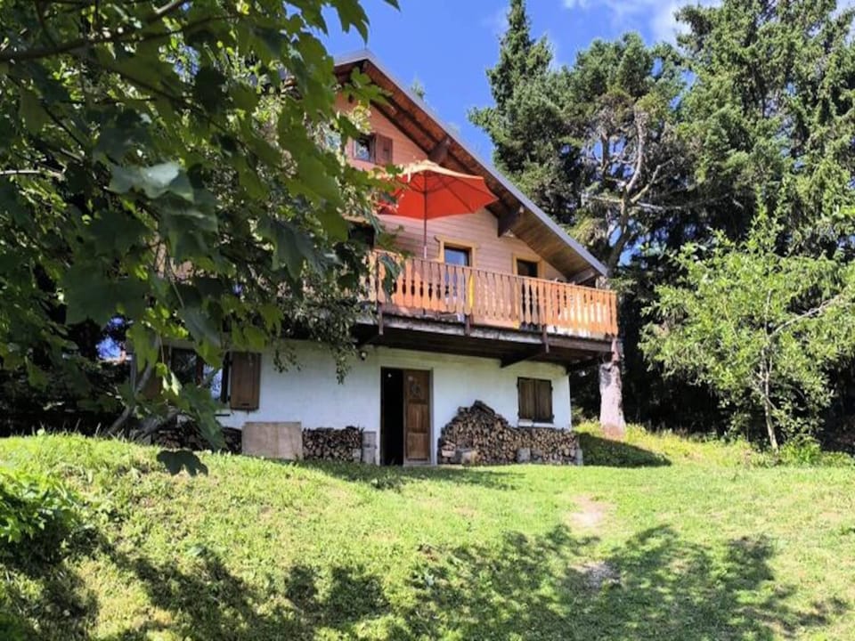 Chalet Au Revard Au Calme for 12 people Hotel in Haute-Savoie