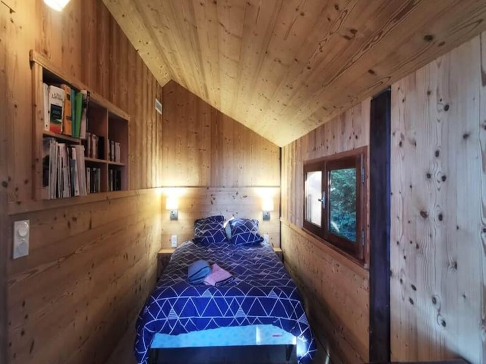 Chalet Au Revard Au Calme for 12 people Hotel in Haute-Savoie