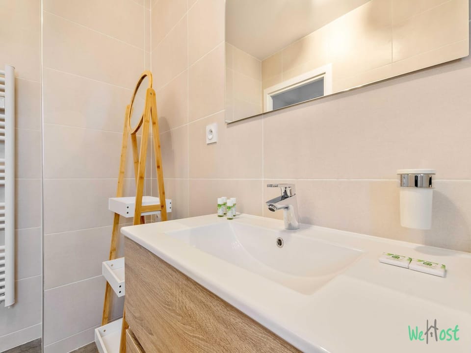 Apartment with balcony in Paris Hotel in Île-de-France