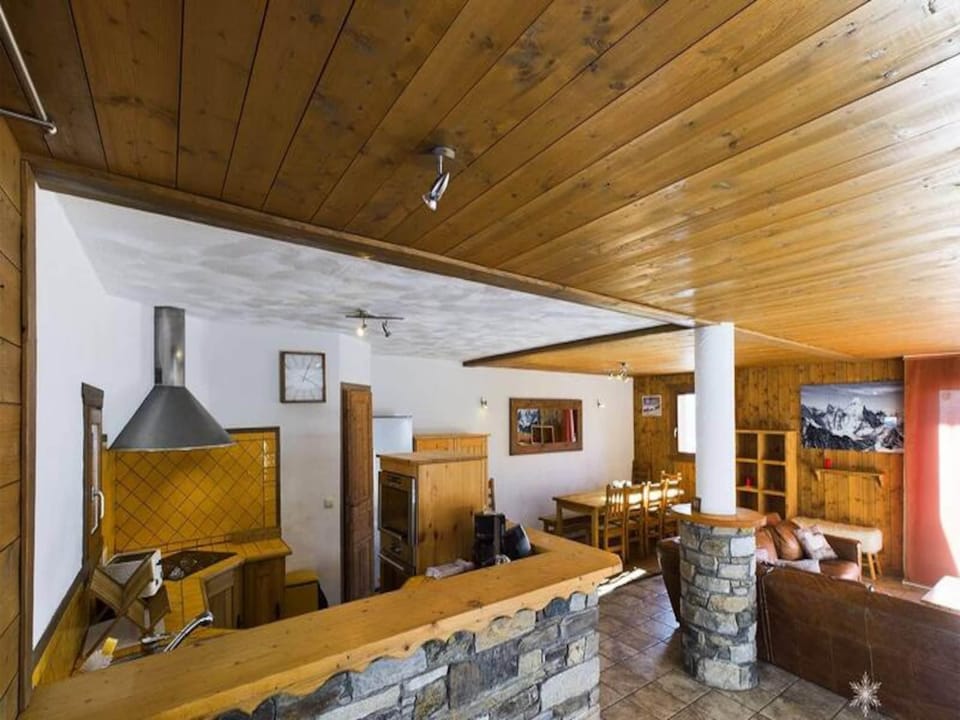 Rooms for 12 People Hotel in Montvalezan
