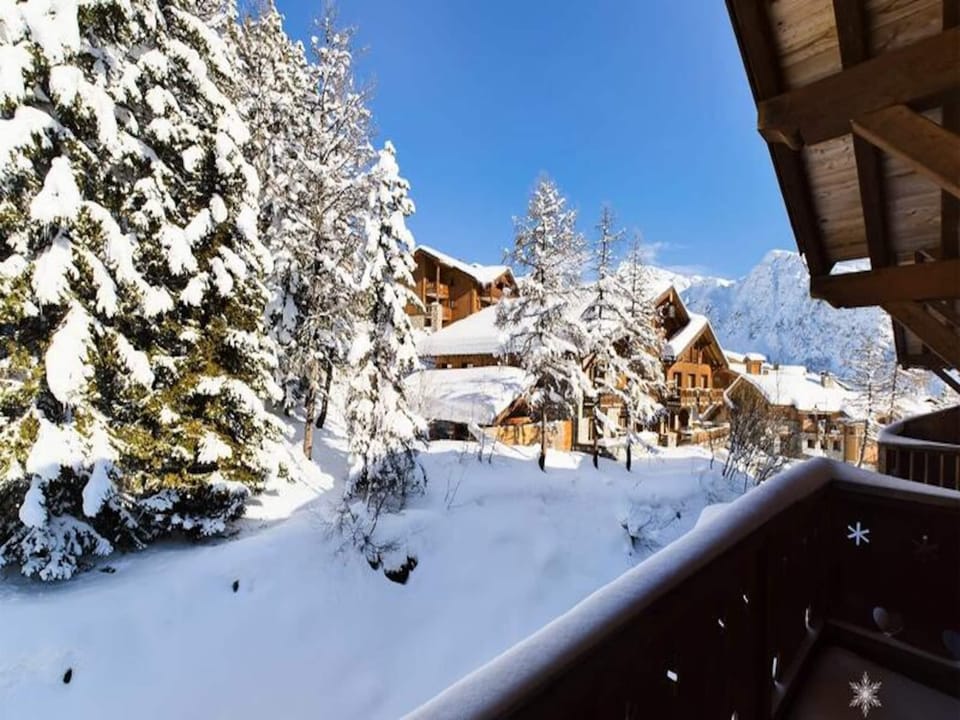 Rooms for 12 People Hotel in Montvalezan