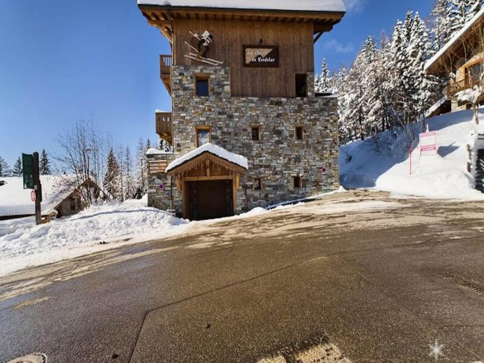 Rooms for 12 People Hotel in Montvalezan