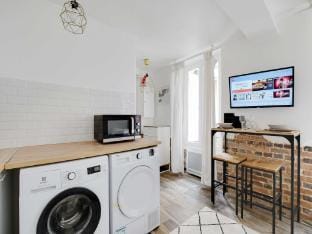 Charming studio - 2P -  Atelier des Lumieres Hotel in Paris