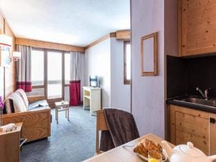 Apartment 4 people - 1 bedroom - South facing Hotel in Huez