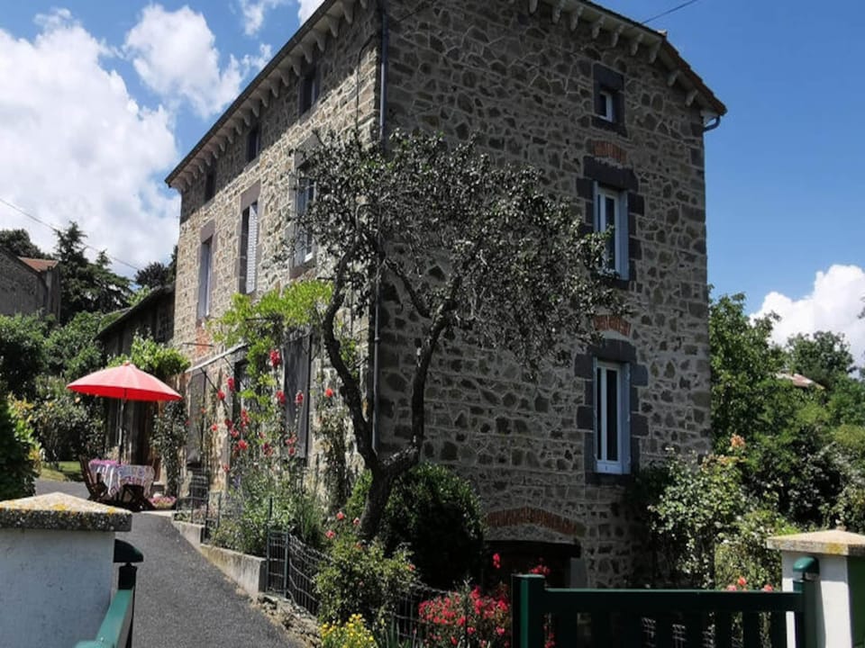 House 7 People Hotel in Auvergne-Rhône-Alpes