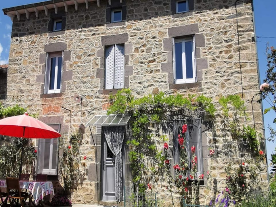 House 7 People Hotel in Auvergne-Rhône-Alpes