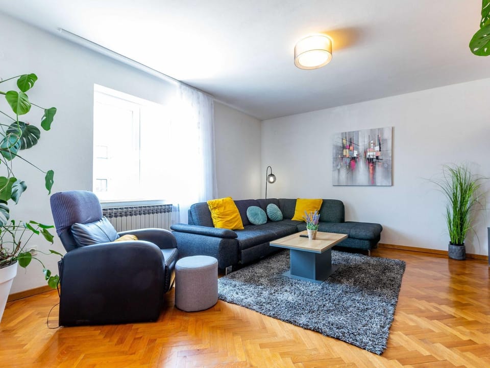 Three Bedroom Apartment with Private Pool Hotel in Zadar