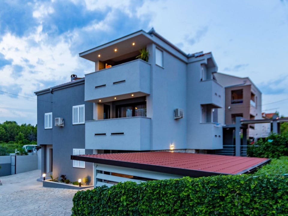 Three Bedroom Apartment with Private Pool Hotel in Zadar