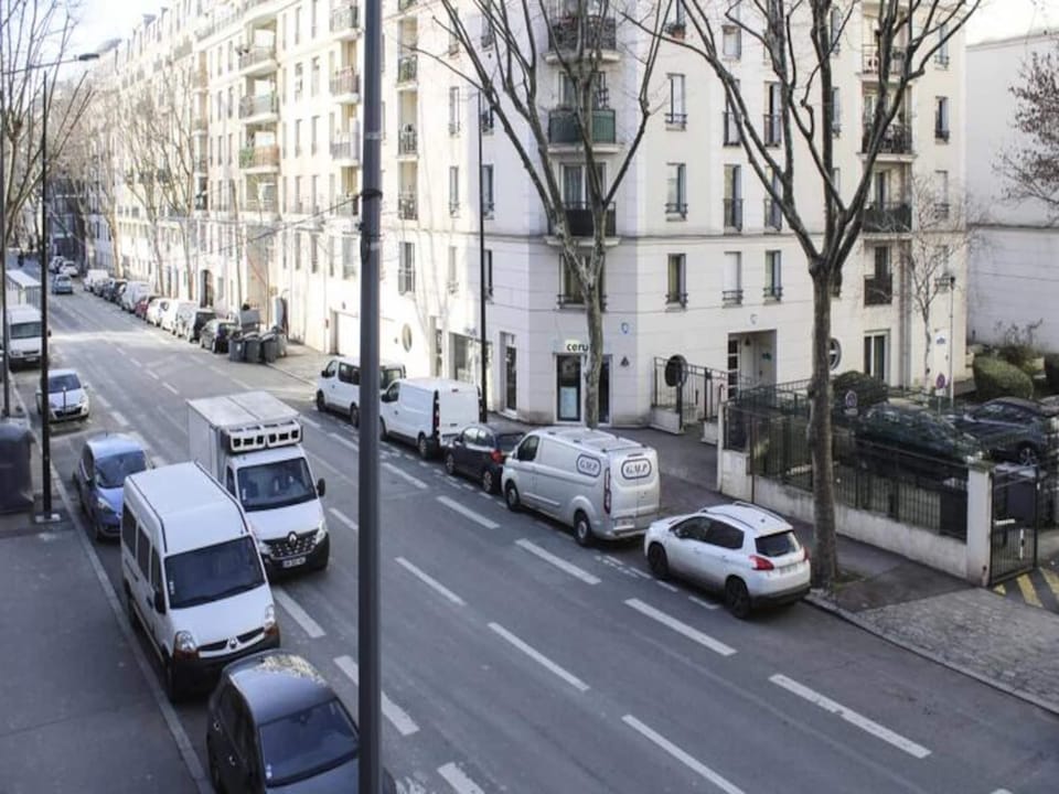 Apartments for 3 People Hotel in Issy-les-Moulineaux
