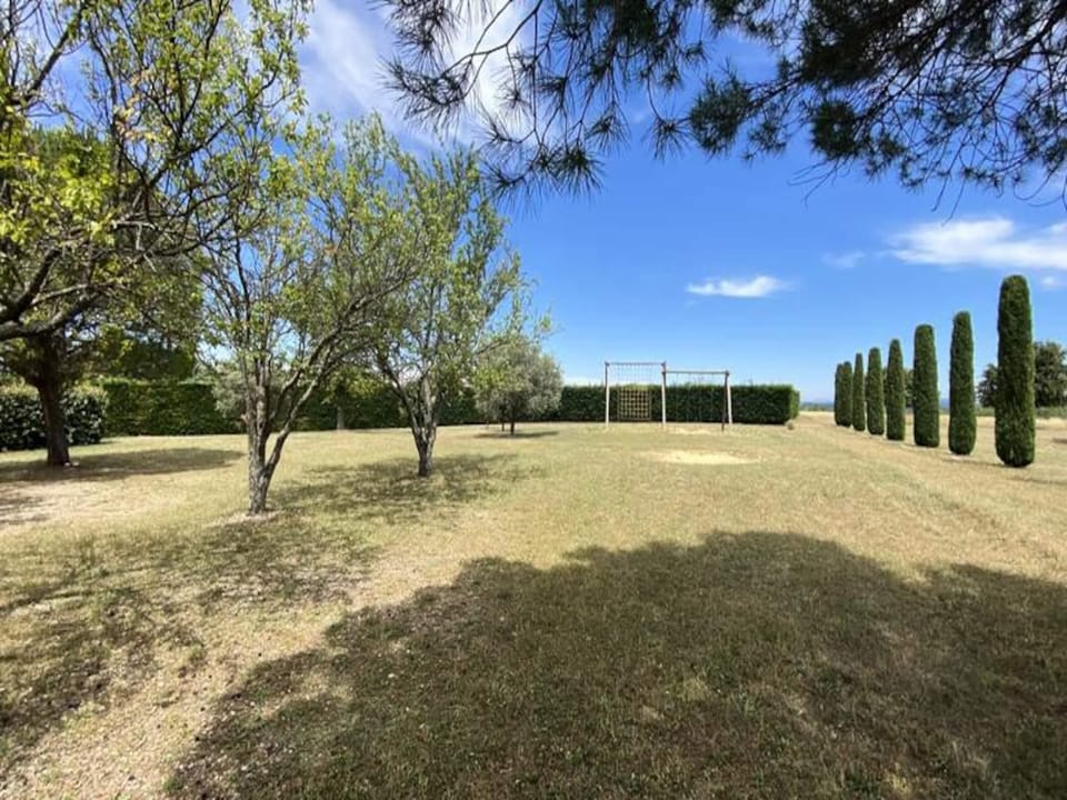 Apartments for 7 People Hotel in Valensole