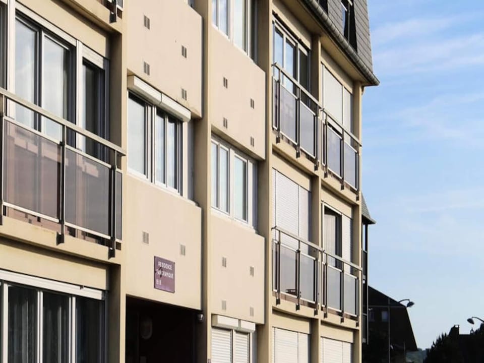 Rooms 3 People Hotel in Normandy