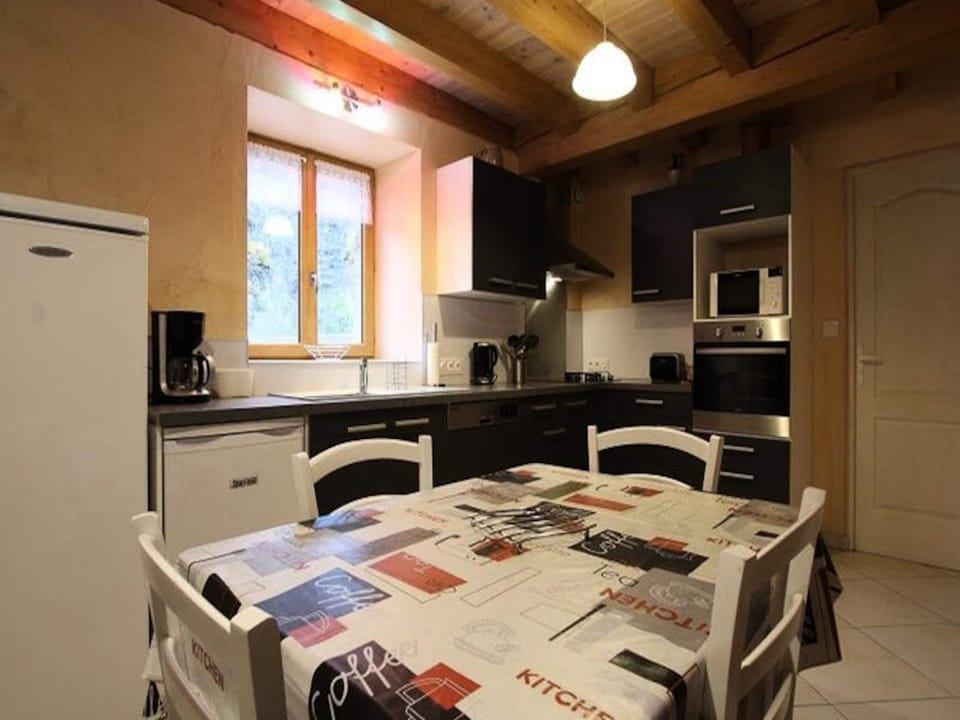House 9 People Hotel in Auvergne-Rhône-Alpes