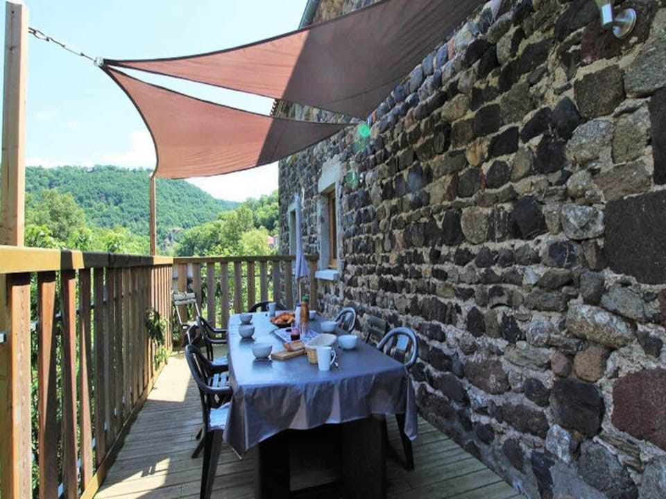 House 9 People Hotel in Auvergne-Rhône-Alpes