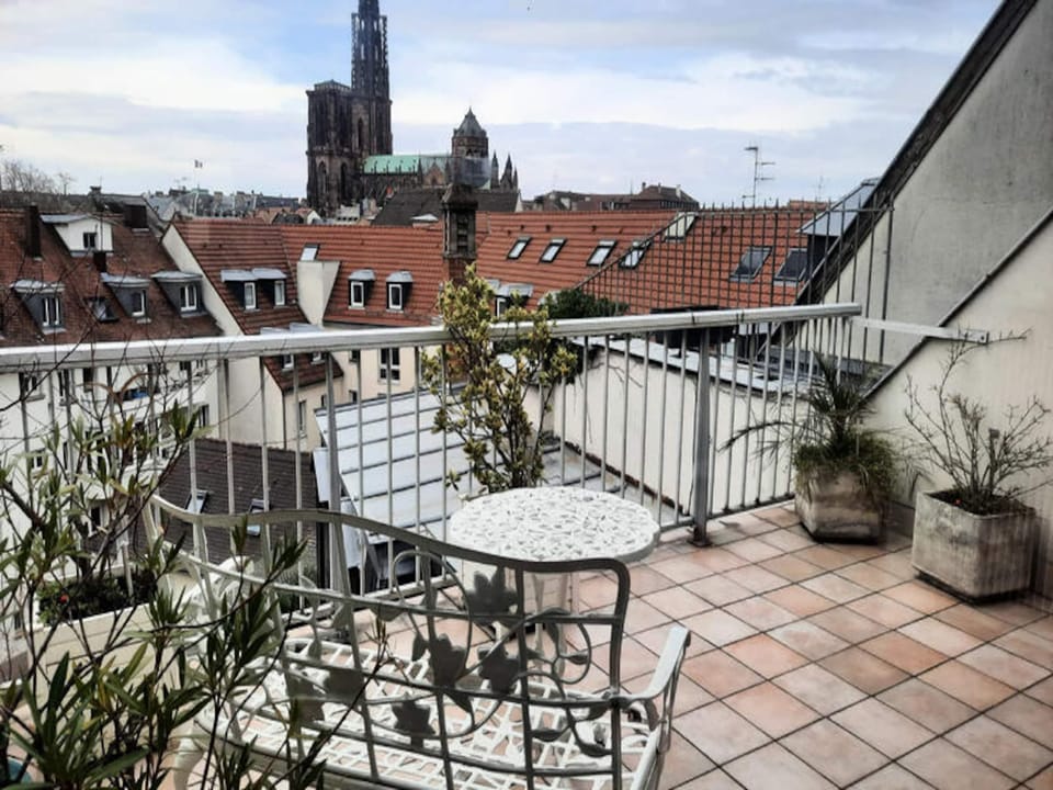 emilie 145m2 ac 1 free parking 4br 2bth Apartment in Strasbourg