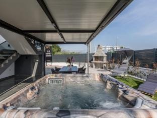 Scenic Kastel Luksic Apartments - Three Bedroom Apartment Hotel in Šibenik-Knin County, Croatia
