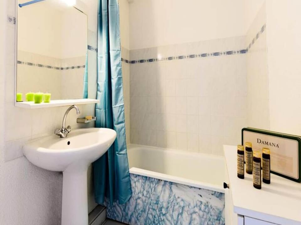rooms 4 people Hotel in Cavalaire-sur-Mer