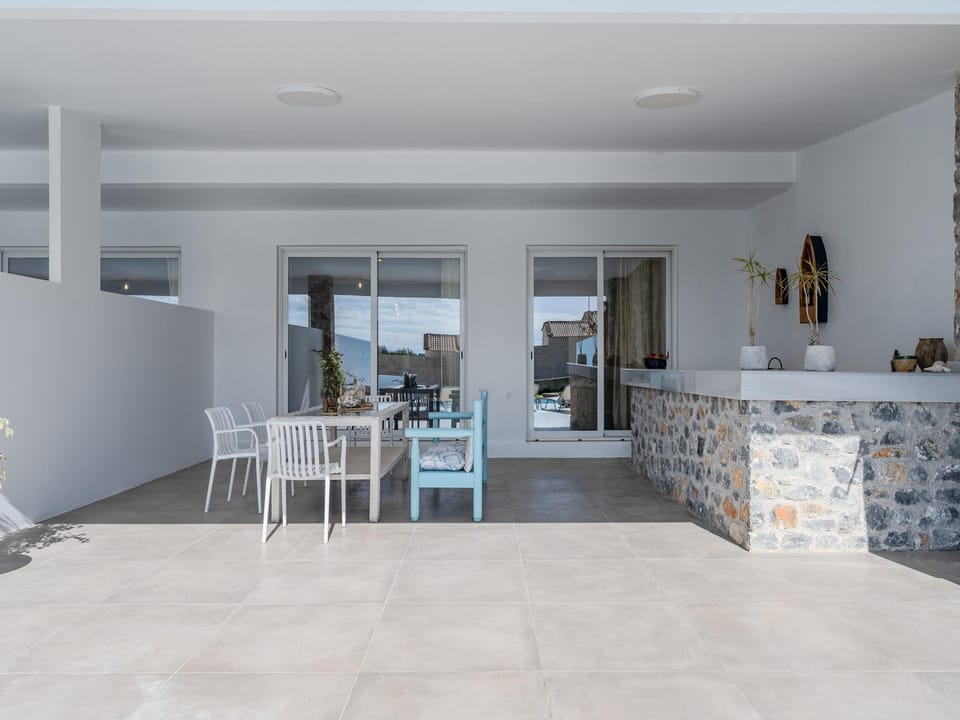 Holiday retreat nestled in the scenic Damnoni Resort in Crete