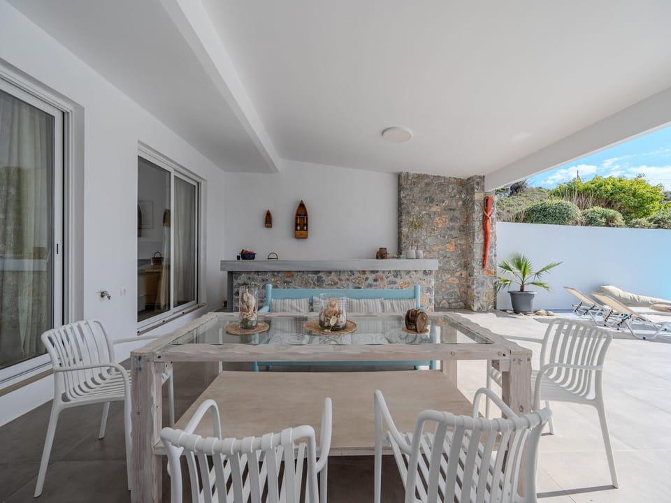 Holiday retreat nestled in the scenic Damnoni Resort in Crete