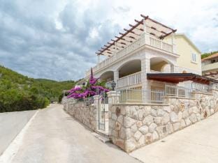 Modern Villa with Pool Hotel in Dubrovnik-Neretva County