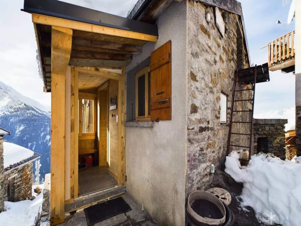 Chalets for 6 People Hotel in Montvalezan
