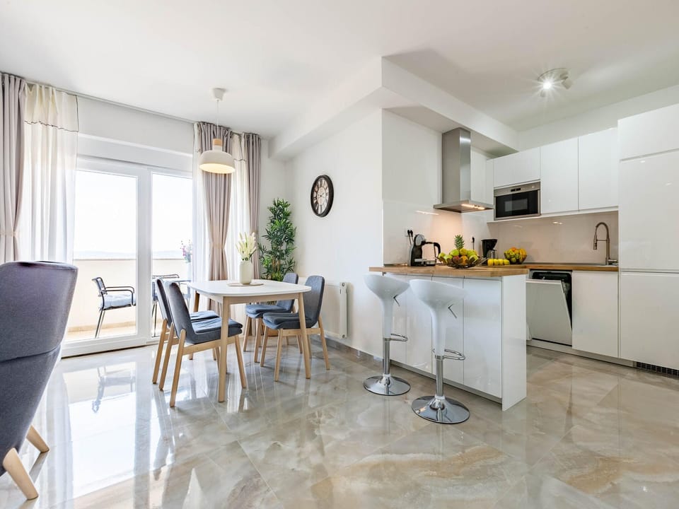 Comfort Three Bedroom Apartment with Balcony owner 3 Hotel in Zadar
