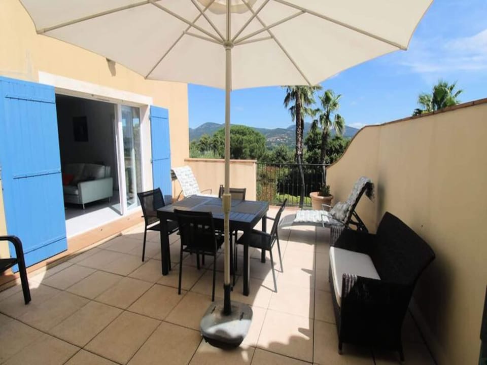 Rooms for 6 People Hotel in Gassin
