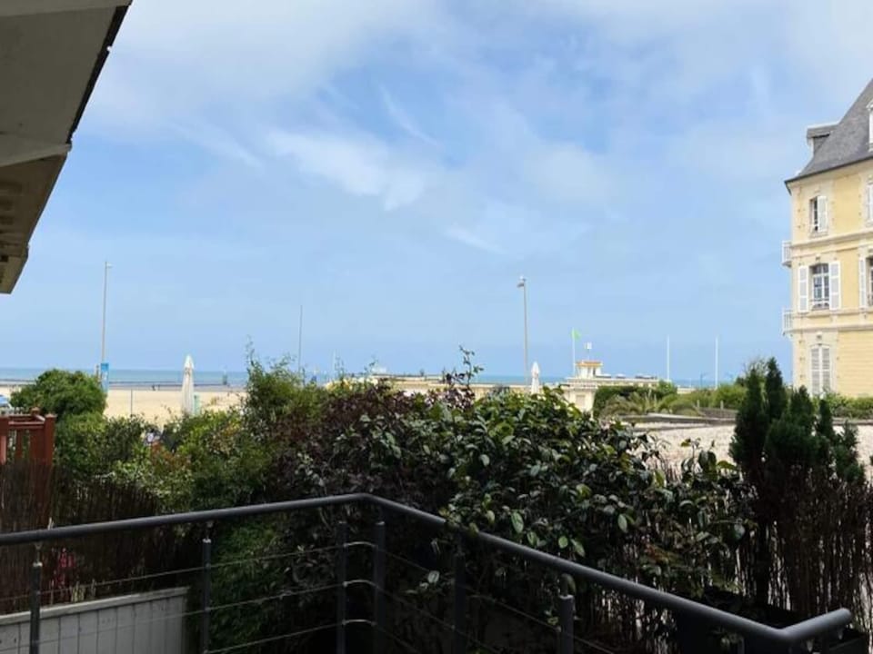 Houses  Villas for 12 People Hotel in Deauville