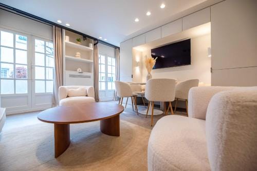 Elegant apartment - 2BR-6P - Notre Dame Cathedral Hotel in Paris