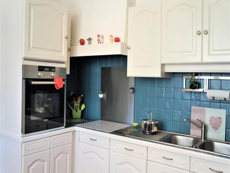 Houses  Villas for 7 People Hotel in Ploemeur