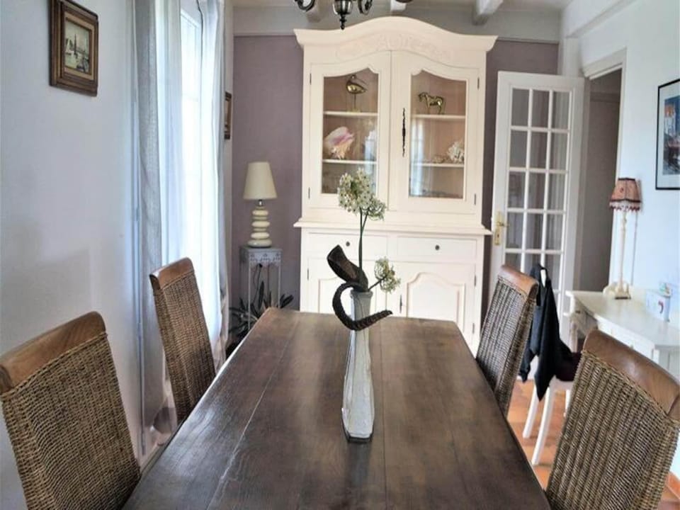 Houses  Villas for 7 People Hotel in Ploemeur