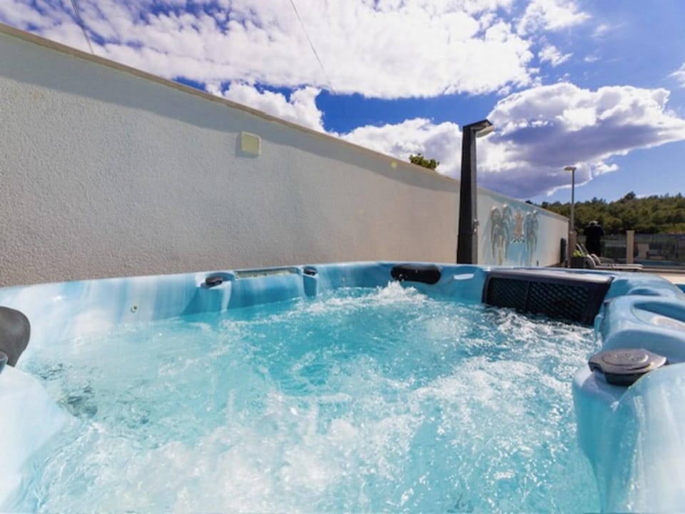 Villa Supetar Garden - Two Bedroom Apartment with Terrace Hotel in Split-Dalmatia County