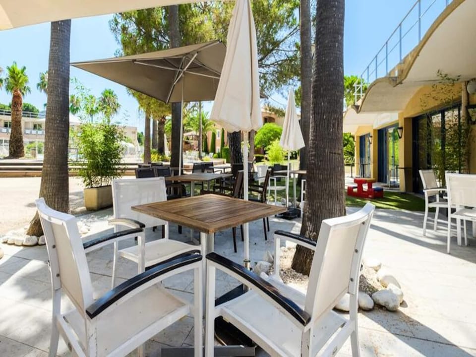 Apartment for 6 people - 1 bedroom  sleeping area - Terrace or balcony - River view Hotel in Mandelieu-La Napoule