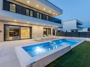 Villa Bonce - Five Bedroom Villa with Private Swimming Pool Hotel in Šibenik-Knin County, Croatia