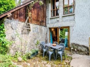 Old Farm Apartment for six people Hotel in Haute-Savoie
