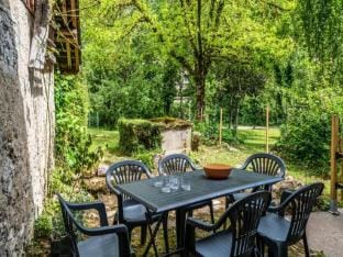Old Farm Apartment for six people Hotel in Haute-Savoie