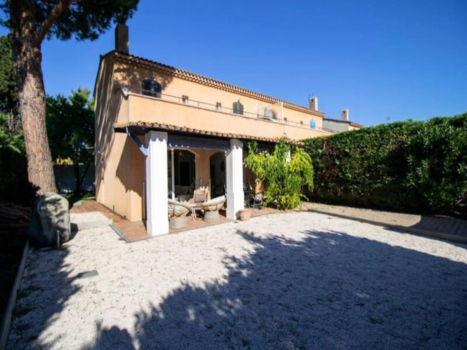 Houses  Villas for 6 People Hotel in Roquebrune-sur-Argens