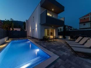 Luxury villa with heated pool Hotel in Šibenik-Knin County, Croatia