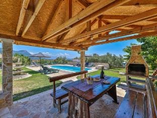 Exquisite Spacious Villa Bufaline with Pool and Gym - Eight Bedroom Villa with Pool and Gym Hotel in Šibenik-Knin County, Croatia