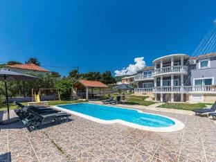 Exquisite Spacious Villa Bufaline with Pool and Gym - Eight Bedroom Villa with Pool and Gym Hotel in Šibenik-Knin County, Croatia