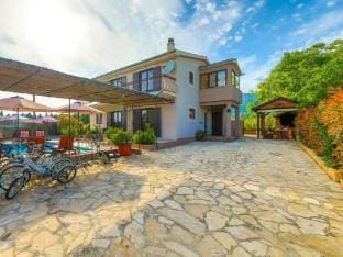 Villa Marica - Five bedroom Villa with Private Pool Hotel in Šibenik-Knin County, Croatia