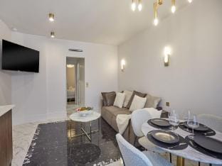 Magnificent New Apartment Louvre Palais Royal Hotel in Paris