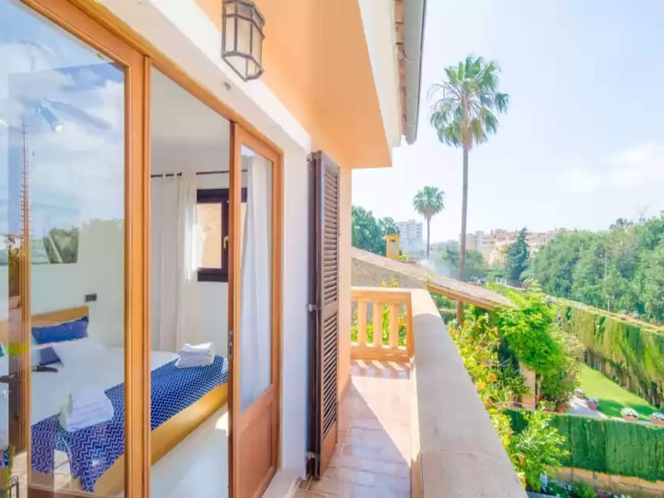 Xalet Ca Shereu - Villa With Private Pool Resort in Carrer sa Figuera
