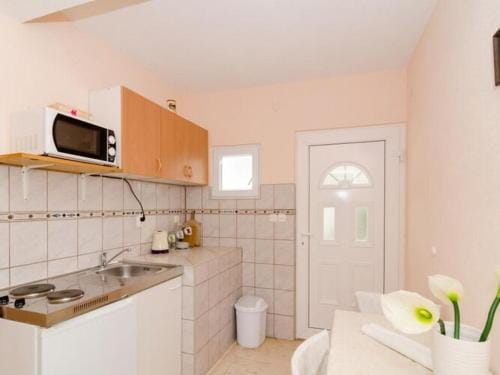 Apartments Villa Nikol - Two Bedroom Apartment with Balcony and Sea View APT 7 Hotel in Dubrovnik-Neretva County