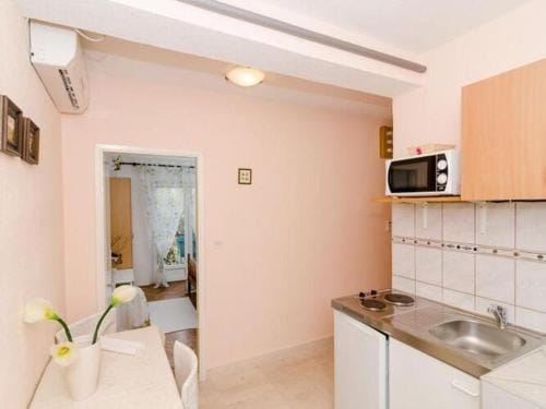 Apartments Villa Nikol - Two Bedroom Apartment with Balcony and Sea View APT 7 Hotel in Dubrovnik-Neretva County