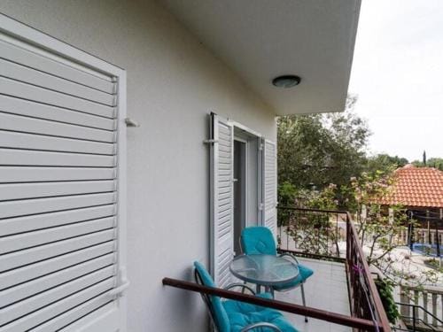 Apartments Villa Nikol - Two Bedroom Apartment with Balcony and Sea View APT 7 Hotel in Dubrovnik-Neretva County