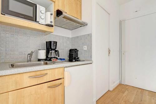Charming studio - 2P - balcony - Saint Honore Hotel in Paris