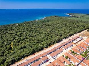 Cosy apartment near Rock Beach Hotel in Peroj