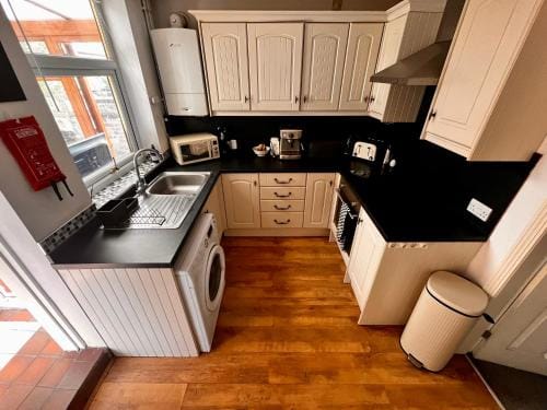 Squirrel Cottage Hotel in Stoke-on-Trent