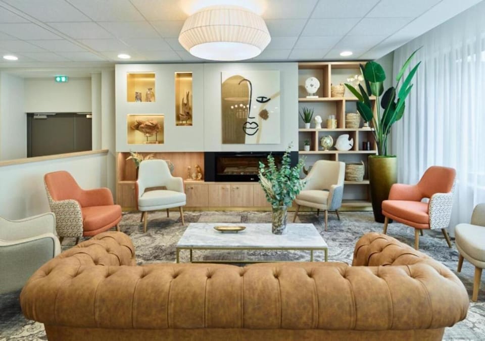 Shared lounge/TV area