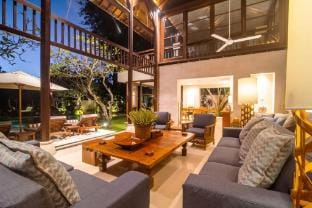 Villa Kemah Tinggi · Luxury 4BR Hideaway in Canggu Hotel in Mengwi
